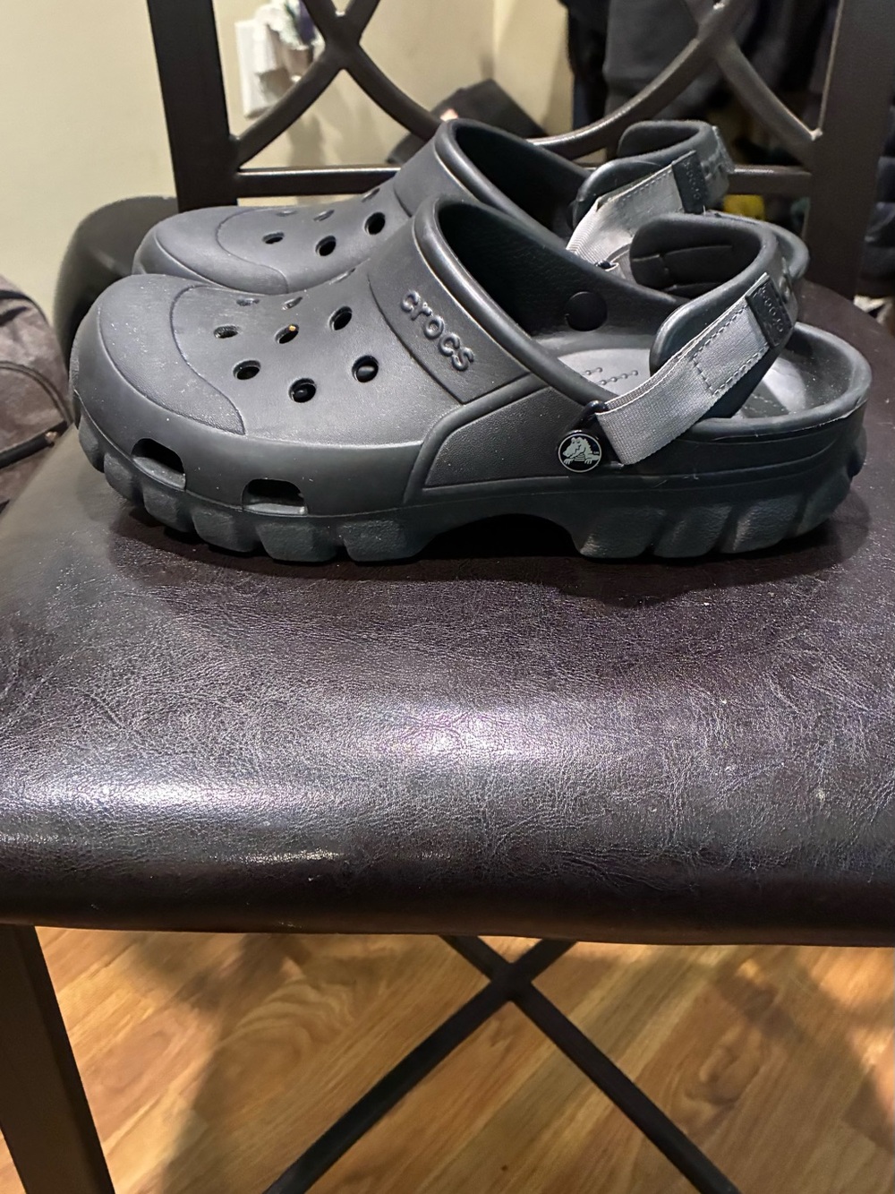 CROCS Men's Matte Charcoal Grey Slip-On Clogs with Heel Strap